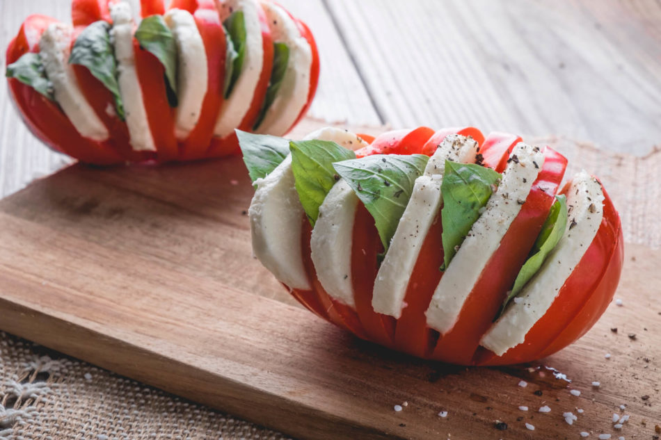 Don’t be fooled by the name. This Beefsteak Caprese Hasselback is no hassle! Satisfy your cheese cravings with this unbelievably easy appetizer.