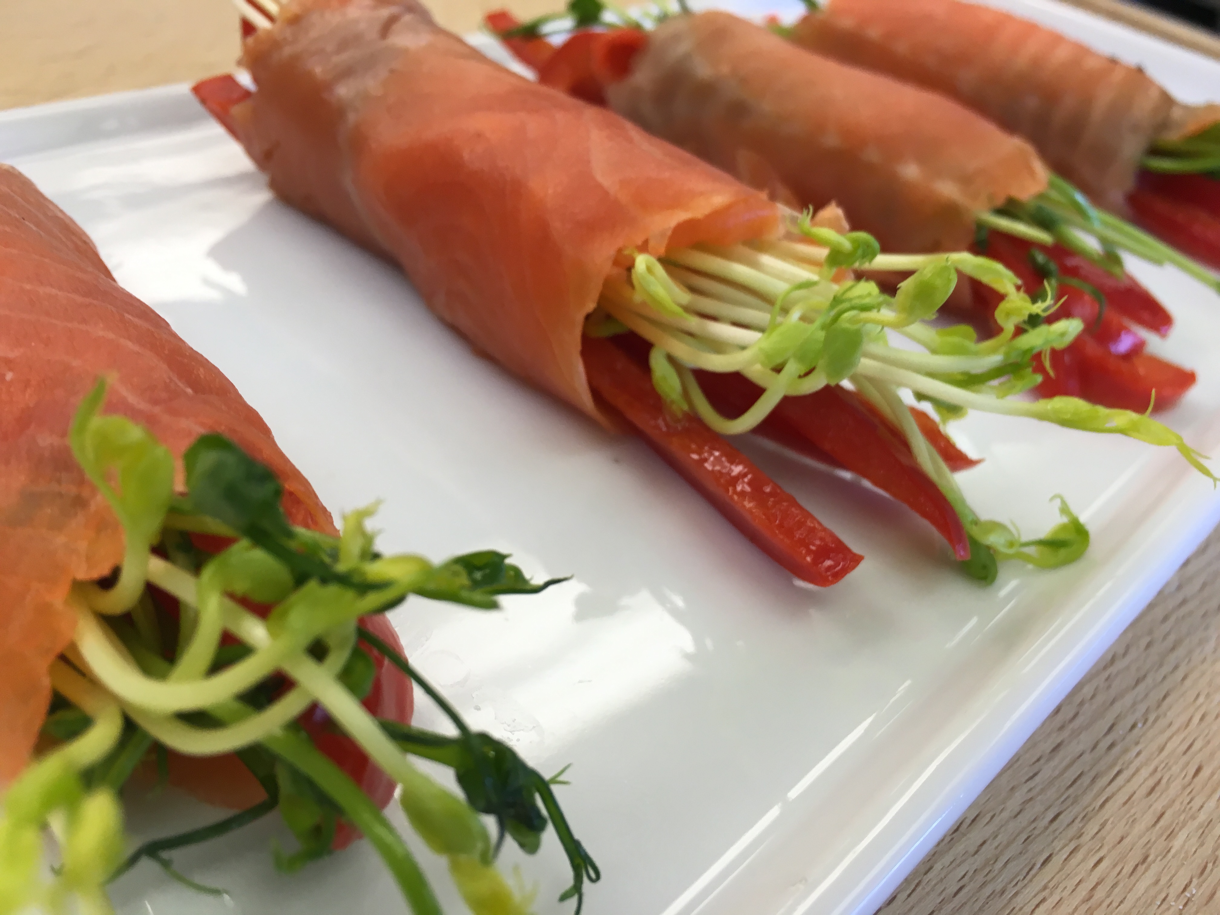 With vibrant colors & an equisite taste, this Bell Pepper Smoked Salmon Roll recipe is sure to wow! Who said healthy had to be hard?