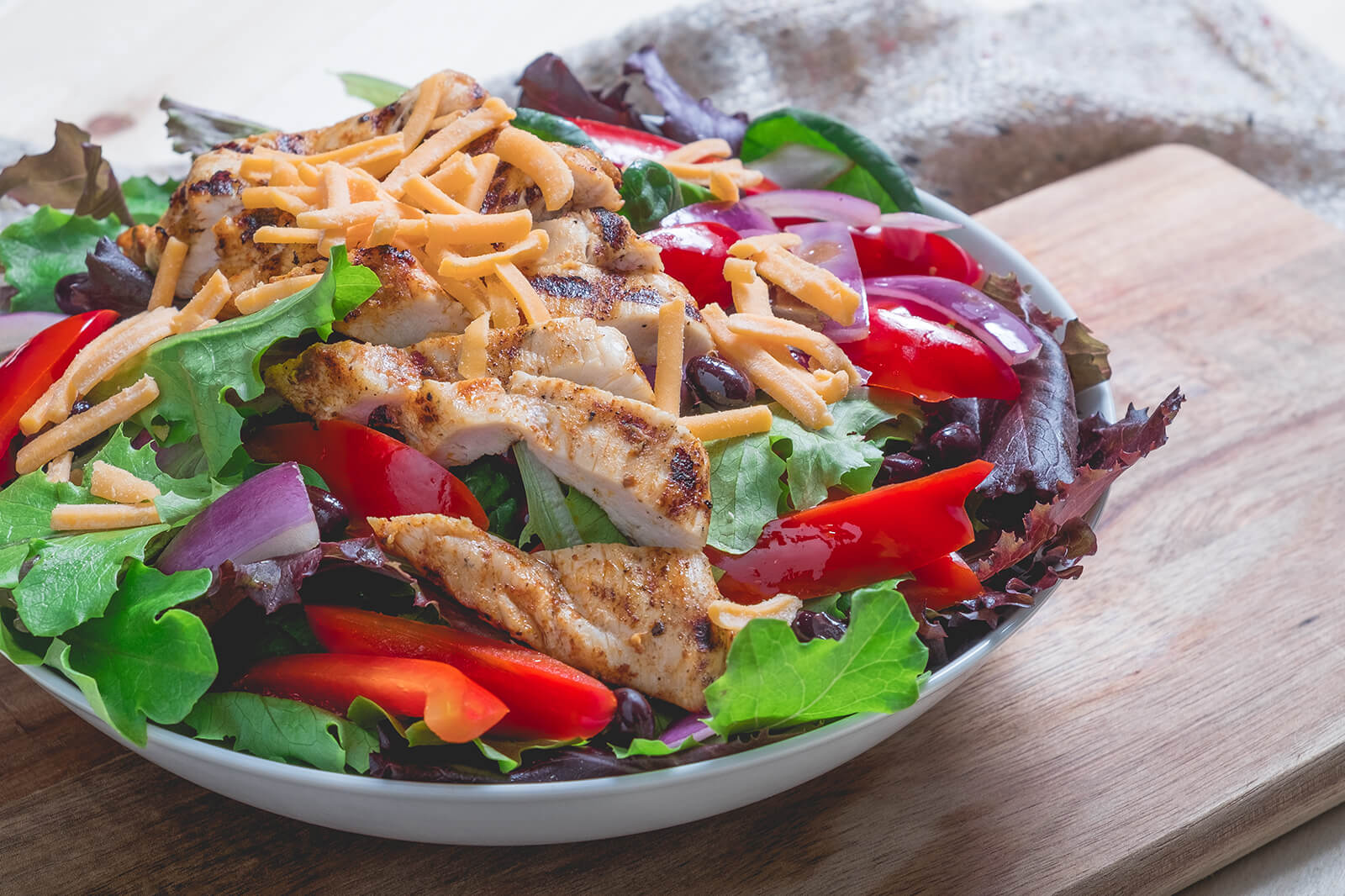 Prep time: 10 Minutes Cook time: 20 Minutes Serves: 4 People CHEF’S TIP: Turn this delicious salad into a great lunch time wrap. Mexican cuisine with a touch of NatureFresh™ flavor that brings out the magic in this salad. The perfect dish for any occasion.