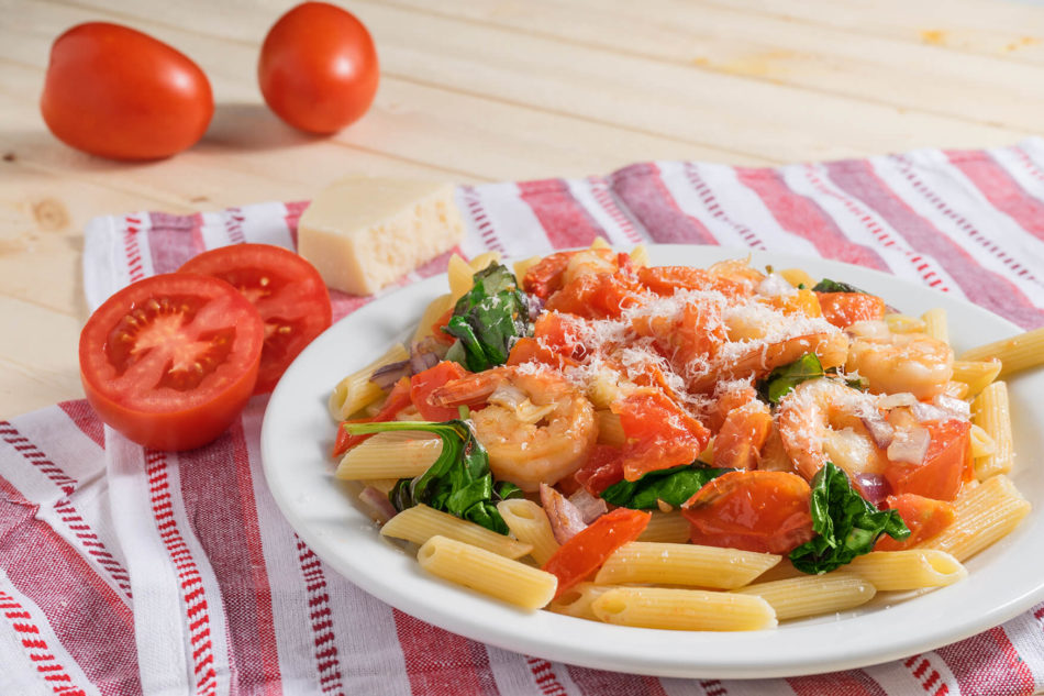 This savoury pasta is full of fresh OntarioRed™ tomatoes, shrimp and basil. Creating the perfect quick & healthy dinner meal.